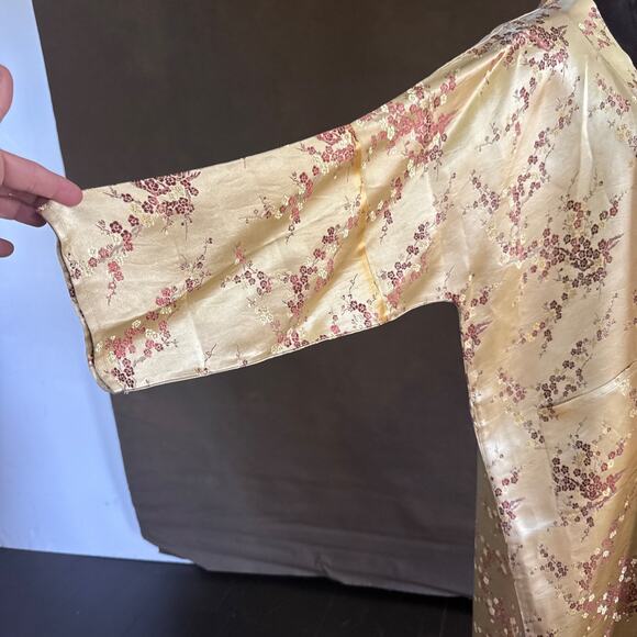 Vintage Asian Silk Satin Robe Jacket Gold Black Embroidered Floral Kimono Coat - Picture 4 of 10